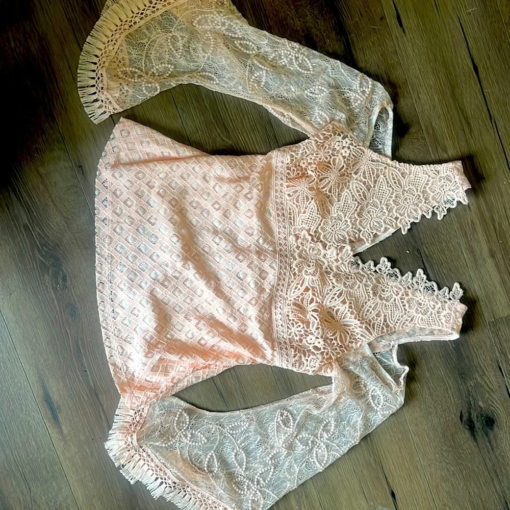 Venus Top size M Coral crochet boho lace deigned top cold shoulder semi sheer - Picture 6 of 9